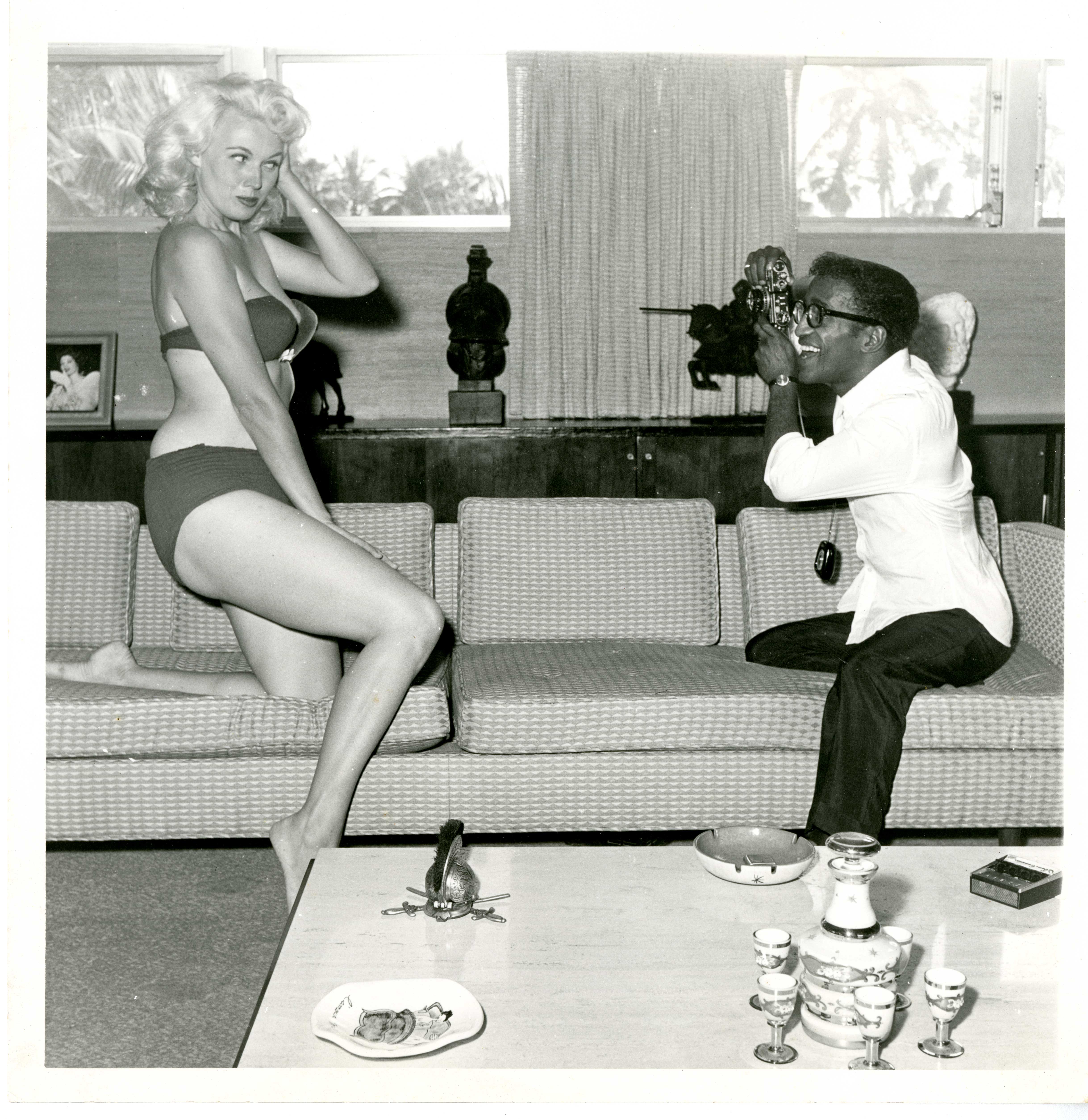 Sammy Davis Jr. using the photography techniques Bunny taught him.